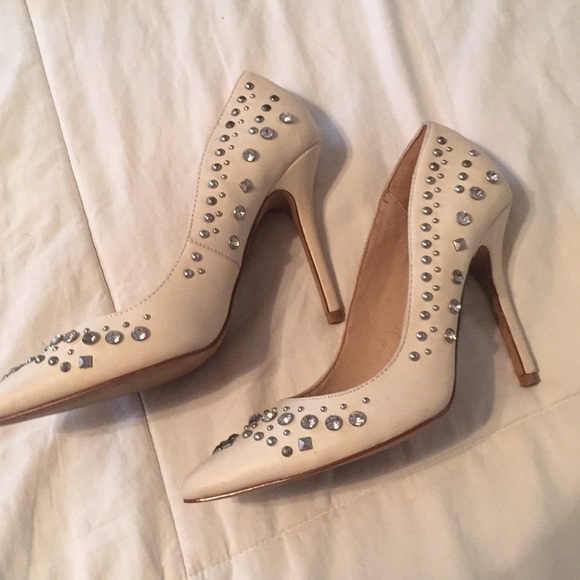 Heels - Picture 3 of 3